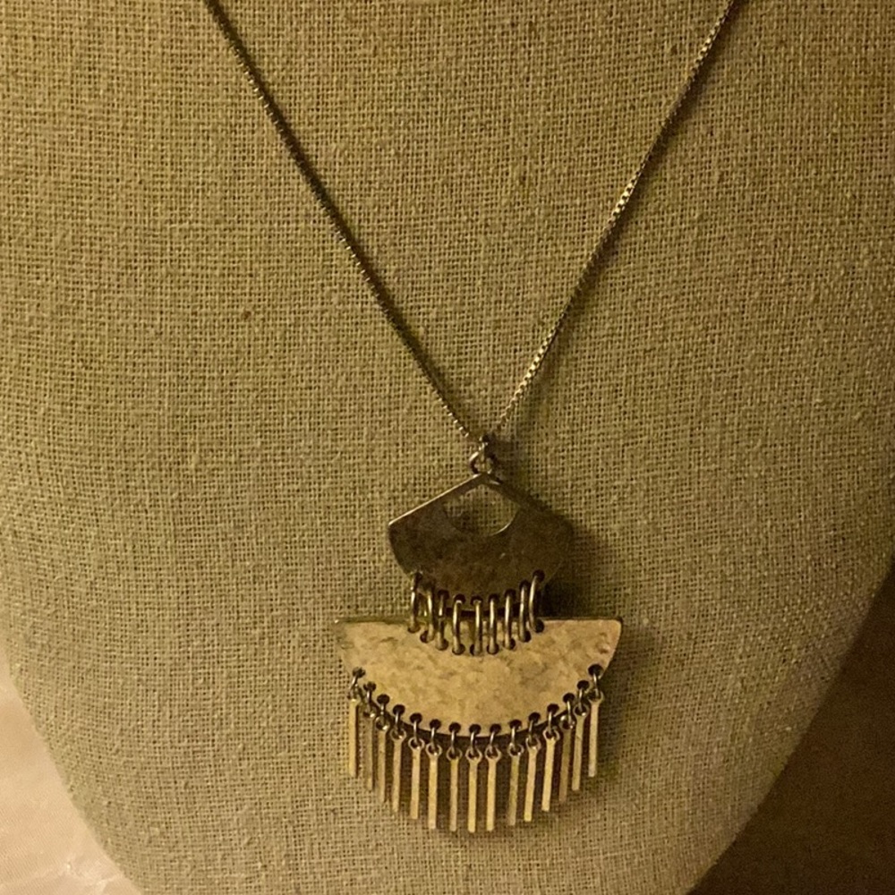 Silver colored box linked necklace with pendant with half moon & fringes - Picture 2 of 8
